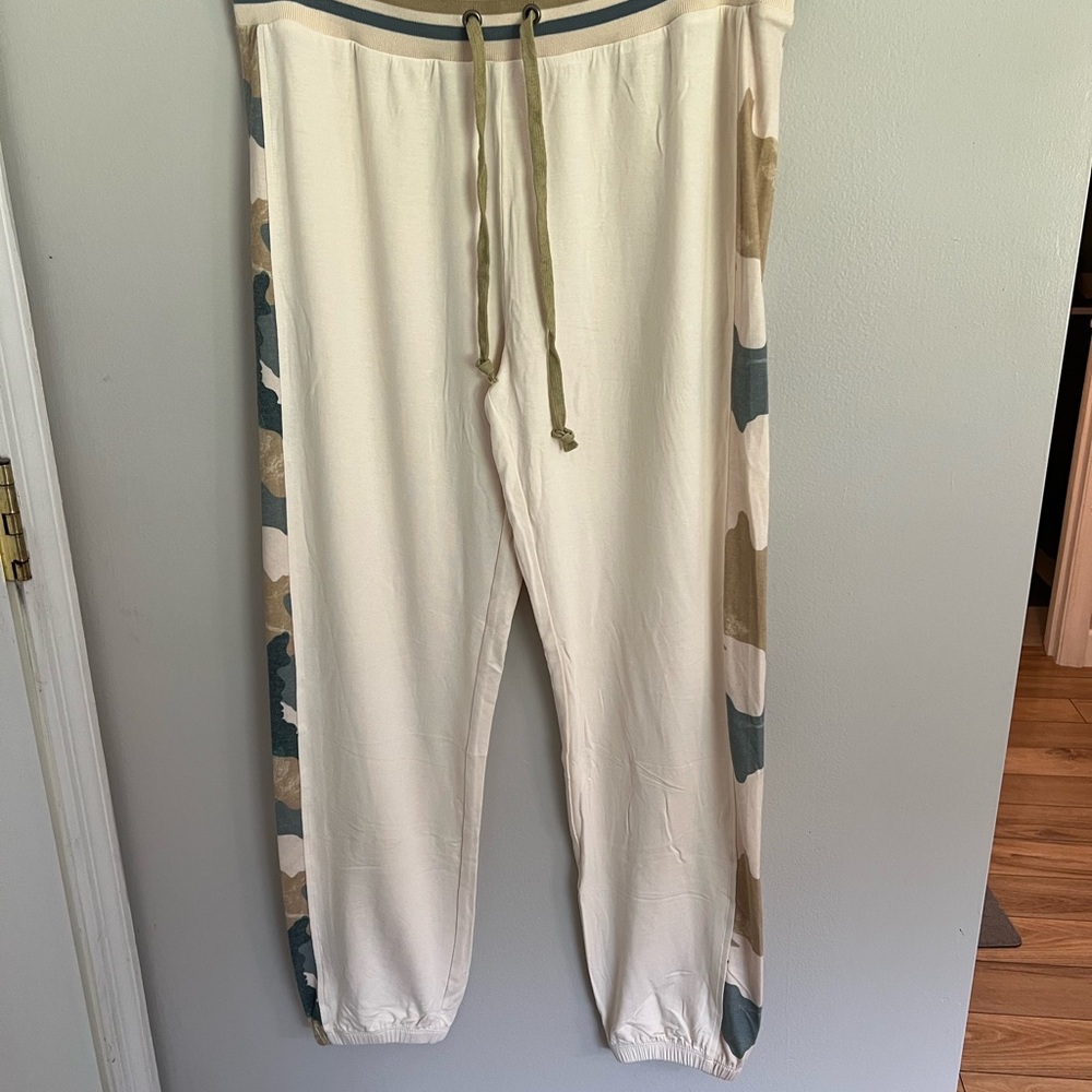 Mystree Cream and Green Zip-Up Jacket and joggers Set - Picture 10 of 15
